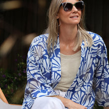 Load image into Gallery viewer, BLUE WHITE SILHOUETTE PRINT MODAL KIMONO