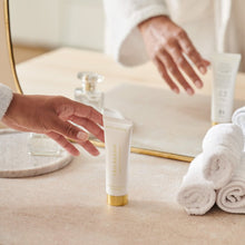 Load image into Gallery viewer, HAND CREAM FRIENDSHIP Sweet Almond and Vanilla Flower 75ml