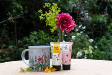 Load image into Gallery viewer, Busy Bees Mug Set (Ceramic Mug with Hand Creams 2 x 50ml)