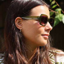 Load image into Gallery viewer, 30044-GREEN SQUARE RECYCLED POLYCARBONATE SUNGLASSES
