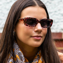 Load image into Gallery viewer, 30050-BOLD RECTANGLE FRAME CLASSIC TORTOISESHELL RECYCLED POLYCARBONATE SUNGLASSES
