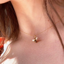 Load image into Gallery viewer, Enamel tiny bee necklace
