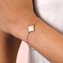 Load image into Gallery viewer, Shell Flower Charm Bracelet in Gold
