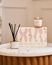 Load image into Gallery viewer, MINI VOTIVE AND MINI REED DIFFUSER GIFT SET  WONDERFUL MUM  English Pear and White Tea  12.7cm x 19.7cm x 6cm
