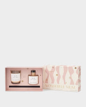 Load image into Gallery viewer, MINI VOTIVE AND MINI REED DIFFUSER GIFT SET  WONDERFUL MUM  English Pear and White Tea  12.7cm x 19.7cm x 6cm

