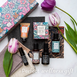 William Morris At Home - BEAUTIFUL SLEEP Cosy Night in Box (Pillow Mist 30ml,  Body Wash 50ml,  Magnesium Bath Milk 50ml, Bath S