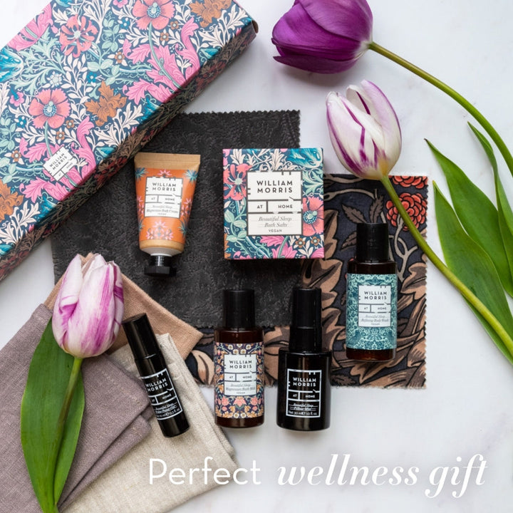 William Morris At Home - BEAUTIFUL SLEEP Cosy Night in Box (Pillow Mist 30ml,  Body Wash 50ml,  Magnesium Bath Milk 50ml, Bath S