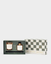 Load image into Gallery viewer, MINI VOTIVE AND MINI REED DIFFUSER GIFT SET SO VERY MERRY Blackberry Noir 12.7cm x 19.7cm x 6cm
