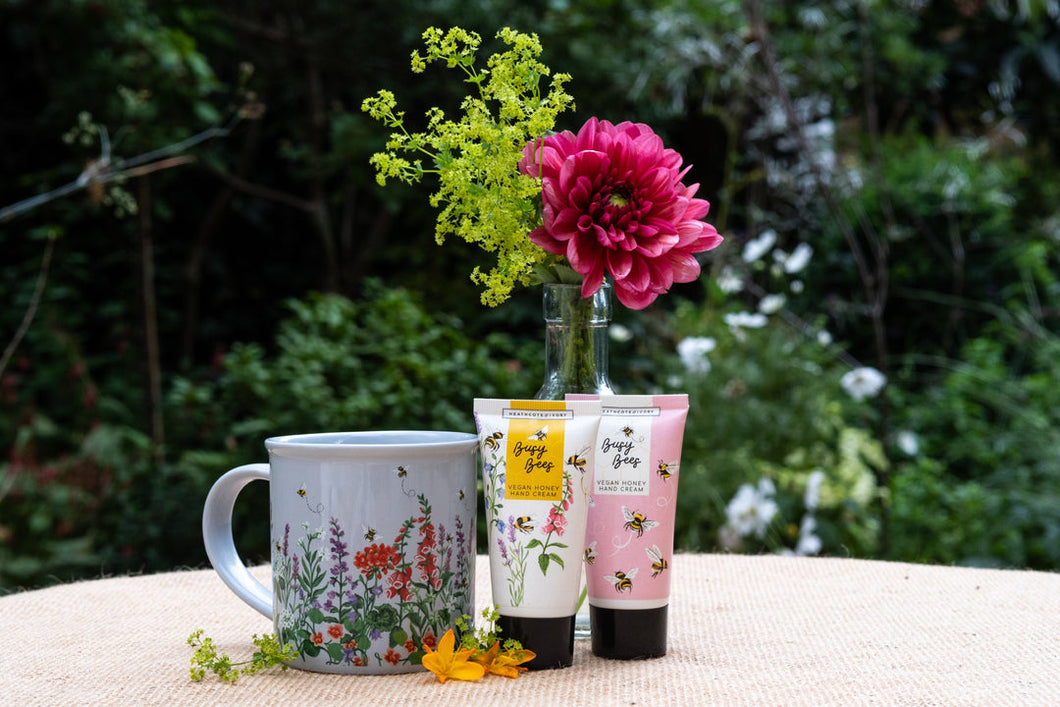 Busy Bees Mug Set (Ceramic Mug with Hand Creams 2 x 50ml)