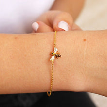 Load image into Gallery viewer, Enamel bee bracelet with peach daisy

