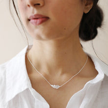 Load image into Gallery viewer, Feather Necklace Gold / Silver

